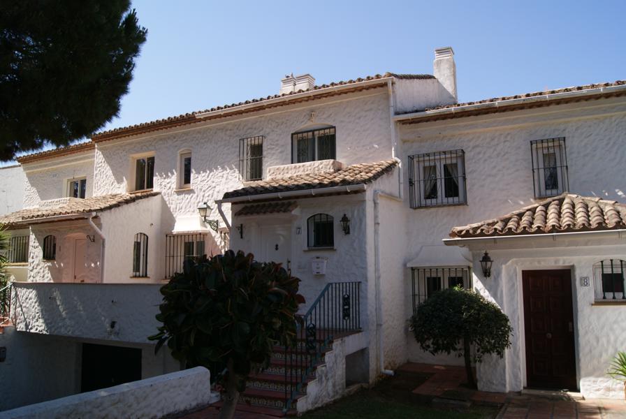 Marbella Estates - Reihenhäuser zum Verkauf in Benavista