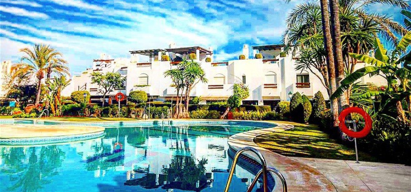 Marbella Estates - Radhus till salu i San Pedro de Alcántara